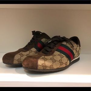 Women’s Gucci sneakers - LIKE NEW! Size 6